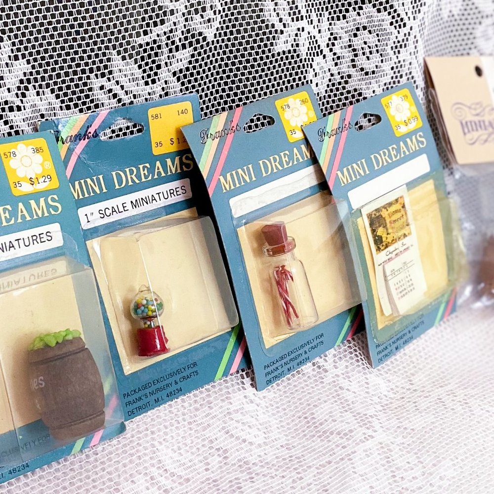 Doll House Miniature Objects Mini Gum Ball Machine Calendar Holiday Crafts